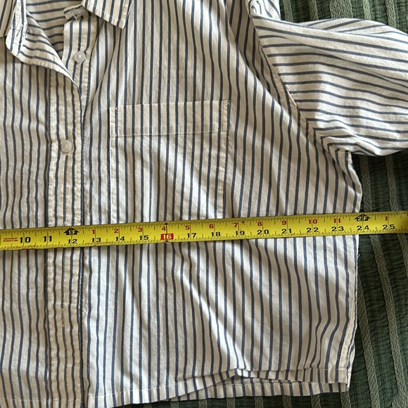 SOLD Everlane The Way-Short Shirt size M - Picture 4 of 6